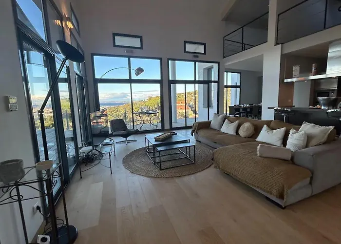 Superbe Sur Le Mont Saint Clair A